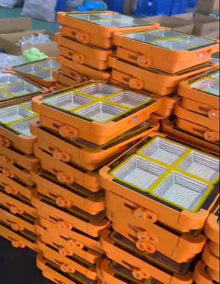 Factory of Solar Flood Light for Camping (3) Factory of Solar Flood Light for Camping (3)